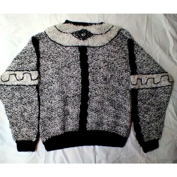 BEAUTIFUL HANDMADE SWEATER VINTAGE MADE IN KOREA BLACK AND WHITE FREE SIZE - Picture 3 of 6